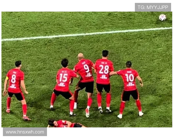 成都豪取4-1大胜海港登顶榜首 古尔芬克尔传射费利佩双响引领胜利